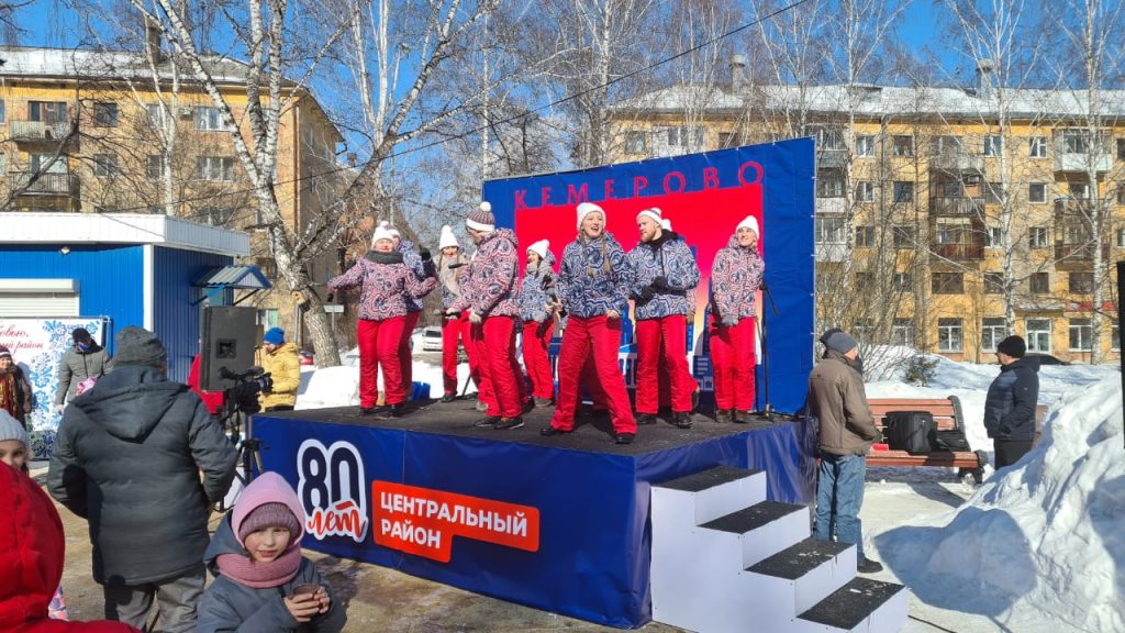14 марта 2021 года сотрудники МАУ "Клубы по месту жительства" приняли участие в  народном гулянии «Масленицу провожай — юбилей встречай!» в Сквере искусств напротив Дворца молодёжи по улице Рукавишникова.