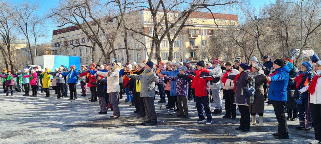 Работники МАУ "Клубы по месту жительства" приняли участие в организации Всероссийской акции "10000 шагов к жизни" в Сквере искусств г. Кемерово