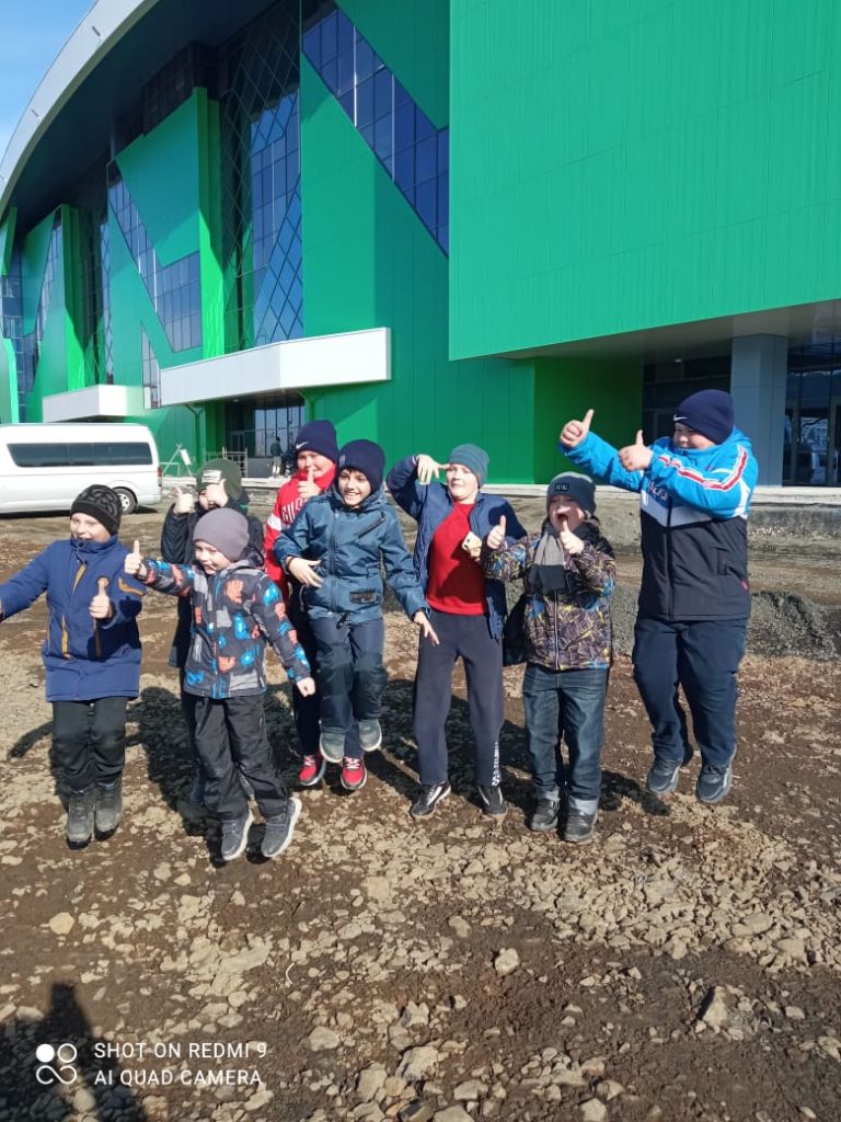 Воспитанники клуба по месту жительства "Октябрь" побывали на экскурсии в строящемся ледовом дворце спорта «Кузбасс»