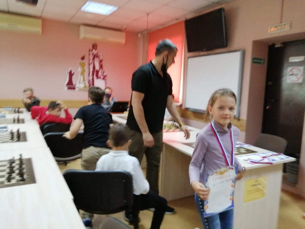 18 июля 2021 года в Городском шахматном клубе им. М.И. Найдова прошёл открытый городской детско-юношеский темпотурнир по шахматам, посвященный Международному дню шахмат.