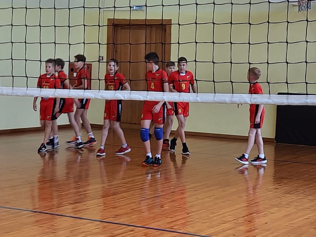 С 22 по 24 октября 2021 года на базе МБУДО "ДЮСШ №2", (г. Кемерово, ул.Волгоградская,36) прошли областные соревнования по волейболу среди юношей 2009-2010 гг.р.