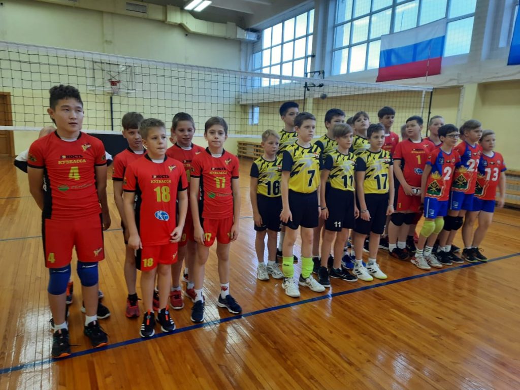 С 22 по 24 октября 2021 года на базе МБУДО "ДЮСШ №2", (г. Кемерово, ул.Волгоградская,36) прошли областные соревнования по волейболу среди юношей 2009-2010 гг.р.