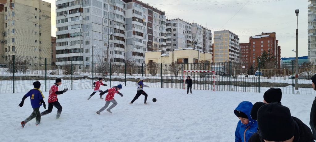 19 ноября 2021 года на базе клуба по месту жительства «Янтарь» (проспект Октябрьский, 40 А) прошел межклубный турнир МАУ «Клубы по месту жительства» по мини-футболу "Первый снег"