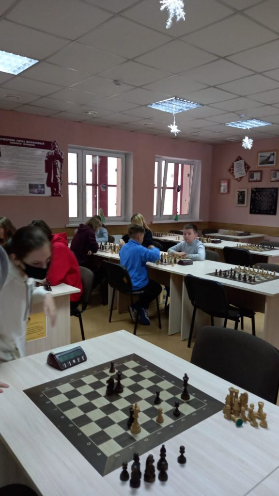 20 ноября 2021 года в Городском шахматном клубе им. М.И. Найдова прошли очередные игры основного этапа третьего сезона открытых соревнований по шахматам среди школьников г. Кемерово «Школьная Шахматная Лига»