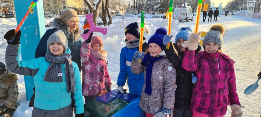 24 декабря 2021 года на бульваре Строителей состоялось праздничное мероприятие, посвященное открытию ледового городка в Ленинском районе города Кемерово