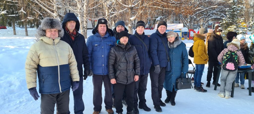 24 декабря 2021 года на бульваре Строителей состоялось праздничное мероприятие, посвященное открытию ледового городка в Ленинском районе города Кемерово