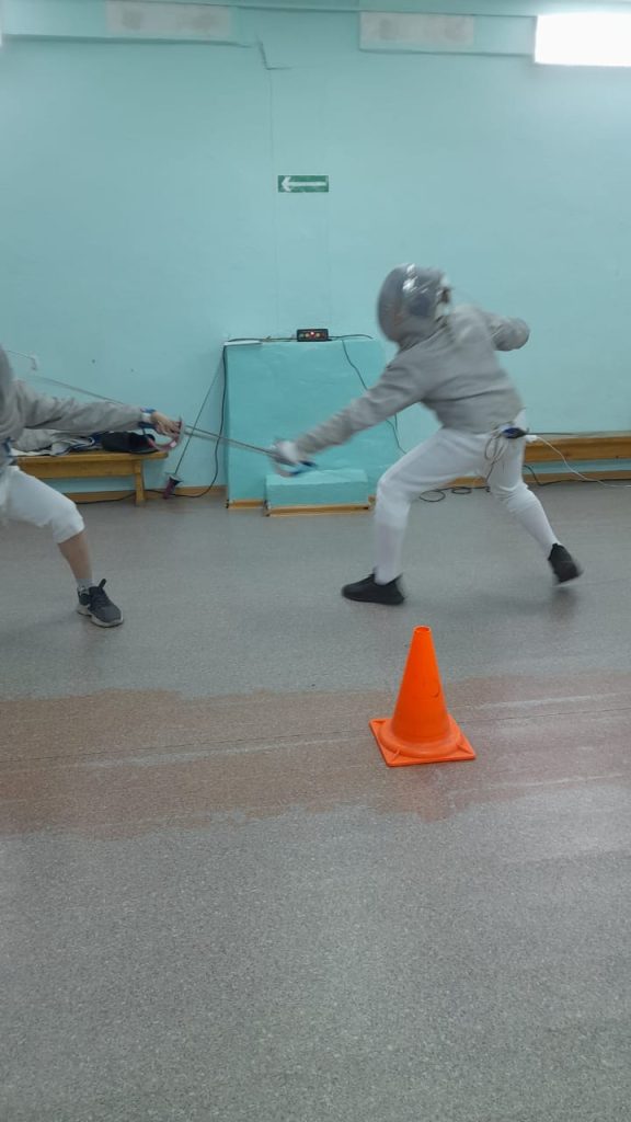 31 мая 2022 года в клубе по месту жительства «Янтарь» (пр. Октябрьский, 40А) прошли внутриклубные соревнования по фехтованию на саблях, посвященные Международному Дню защиты детей