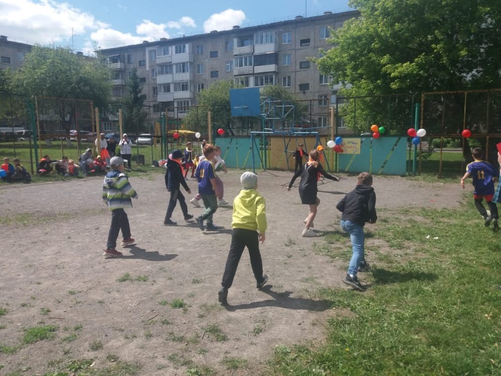 8 июня 2022 года накануне празднования Дня города в г. Кемерово по адресу: пр. Ленинградский, 39 прошла акция «Дворовые баталии»