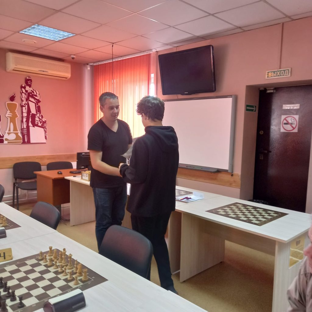 21 августа 2022 года в Городском шахматном клубе им. М.И. Найдова прошел Городской темпотурнир по шахматам в честь Дня Шахтера.