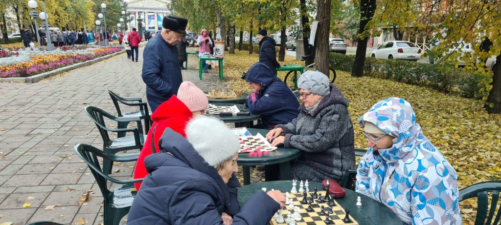 30 сентября 2022 года на улице Весенняя города Кемерово прошел большой праздник, посвящённый Дню пожилого человека - «Ветеранский Арбат».