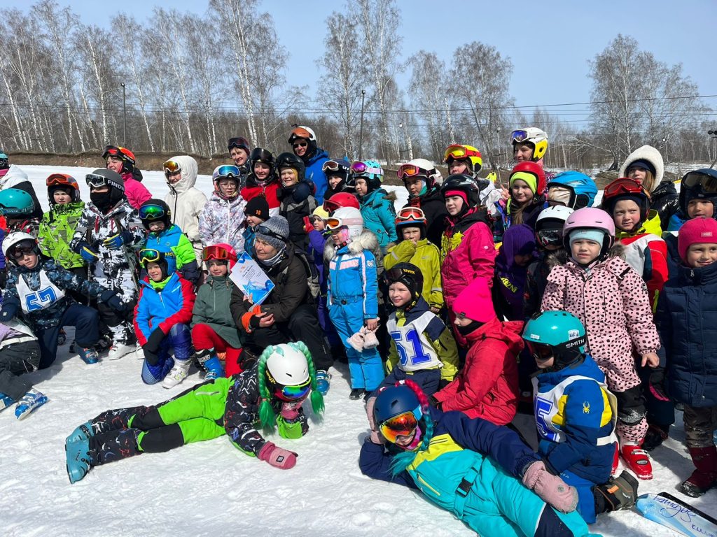 2 апреля 2023 года на горе Люскус прошло спортивно-массовое мероприятие по горным лыжам и бордкроссу при участии детей и подростков клуба по месту жительства «Ракета»