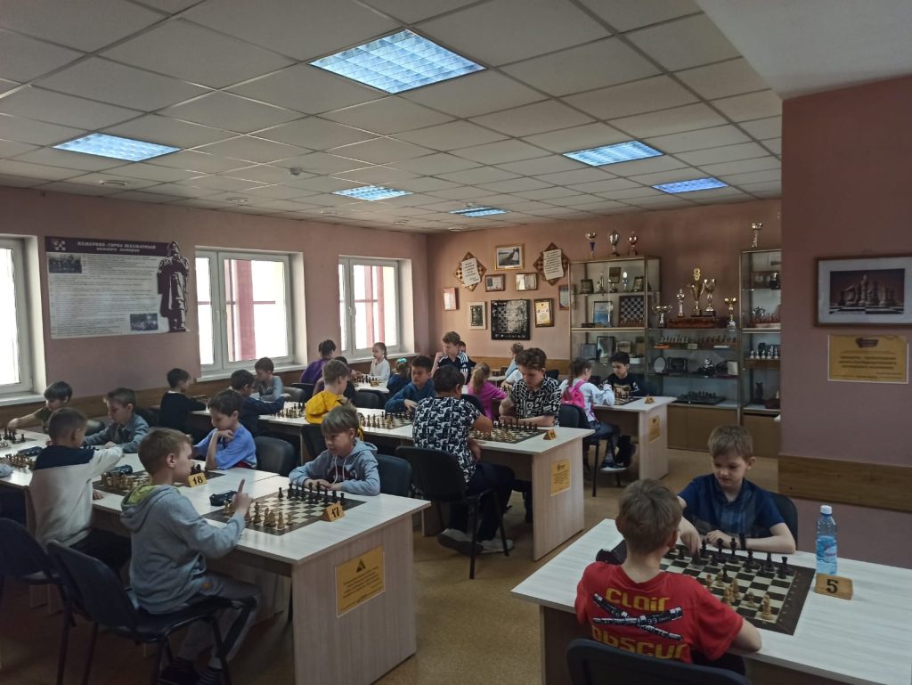 20 – 21 мая 2023 года в Городском шахматном клубе им. М.И. Найдова прошел 3 этап соревнований на Кубок города Кемерово по быстрым шахматам среди школьников