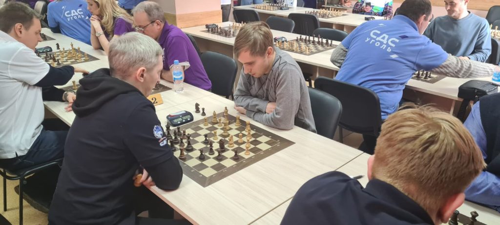 24 апреля 2024 года в Городском шахматном клубе им. М.И. Найдова прошли соревнования по шахматам и шашкам среди сотрудников АО ХК «СДС», предприятий-партнеров и студентов