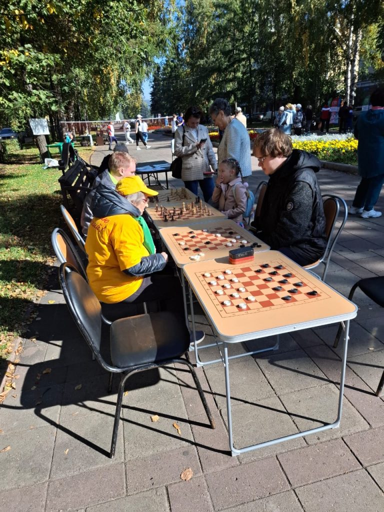 20 сентября 2024 года на улице Весенняя города Кемерово прошел большой праздник - «Ветеранский Арбат»