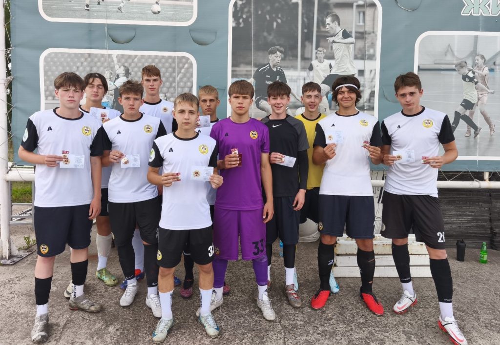 7 июля 2025 года в Центре тестирования ГТО в рамках проекта "Лето с ГТО в Кузбассе" состоялась торжественная церемония вручения золотых знаков V-VI ступеней за 2024 год воспитанникам Спортивной школы олимпийского резерва по футболу