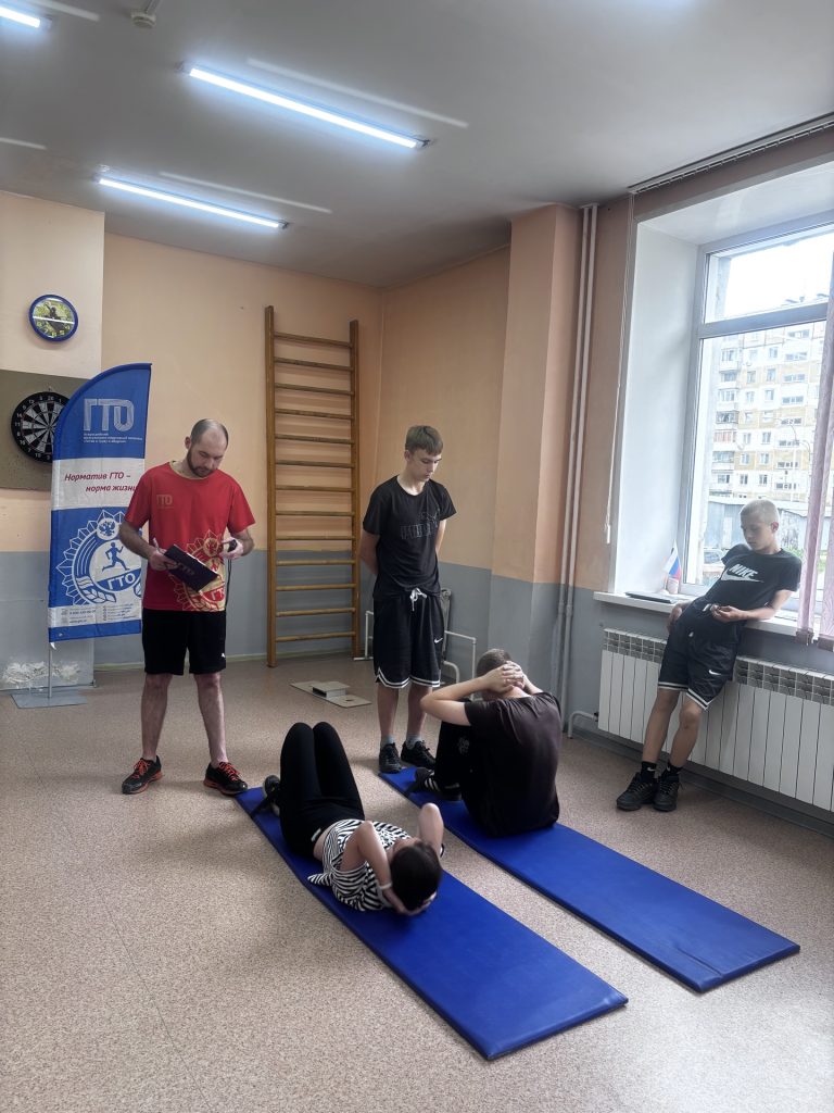 10 июля 2025 года в рамках проекта «Равнение на ГТО» на базе клуба по месту жительства «Восход» в Центре тестирования ГТО МАУ «КМЖ» состоялся прием нормативов Всероссийского физкультурно-спортивного комплекса «Готов к Труду и Обороне» (ГТО) среди несовершеннолетних Заводского района города Кемерово, состоящих на различного вида профилактических учетах