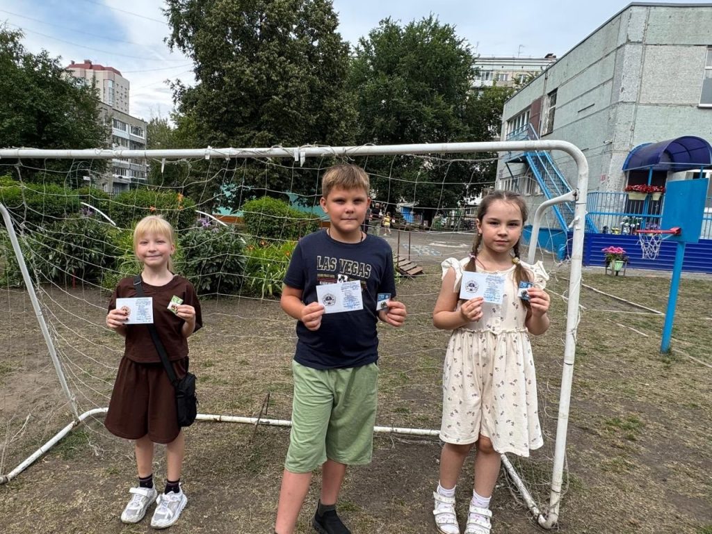 Лето с ГТО. 5 августа 2025 года специалисты Центра тестирования ГТО МАУ «Клубы по месту жительства» вручили знаки отличия будущим первоклассникам