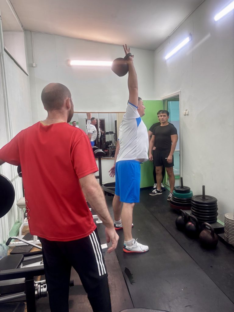 🌟 5 августа 2025 года сотрудники ГУ МВД России по Кемеровской области - Кузбассу выполнили нормативы Всероссийского физкультурно-спортивного комплекса «Готов к Труду и Обороне» (ГТО) в Центре тестирования МАУ «Клубы по месту жительства» 🎉