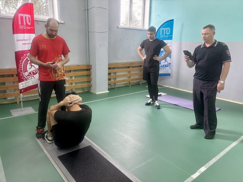 🌟 5 августа 2025 года сотрудники ГУ МВД России по Кемеровской области - Кузбассу выполнили нормативы Всероссийского физкультурно-спортивного комплекса «Готов к Труду и Обороне» (ГТО) в Центре тестирования МАУ «Клубы по месту жительства» 🎉