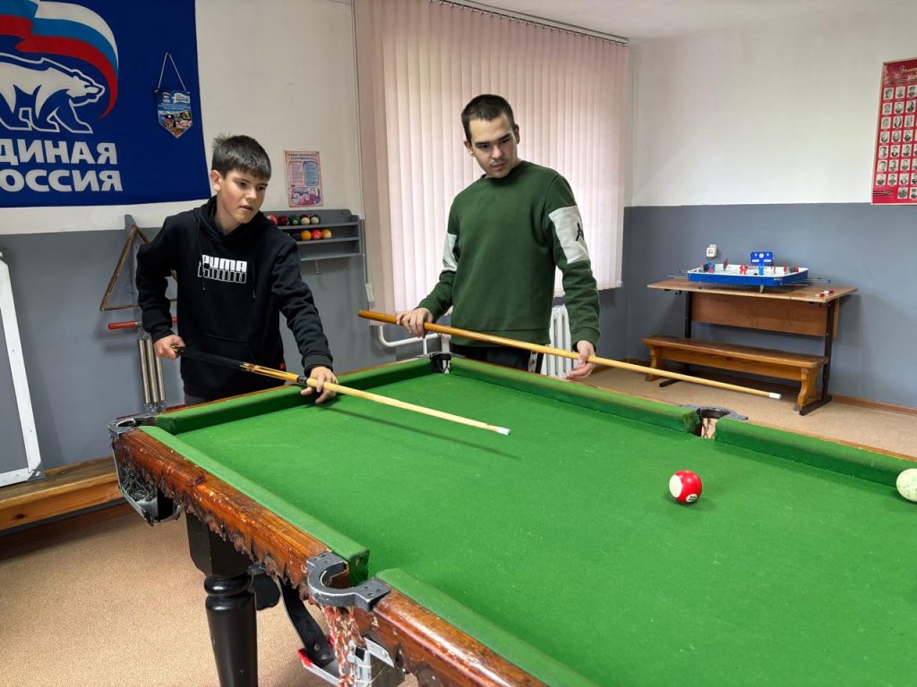4 сентября 2025 года в клубе по месту жительства "Алмаз" прошел мастер-класс по бильярду в рамках организованных встреч с подростками и молодежью, склонной к совершению правонарушений в г. Кемерово