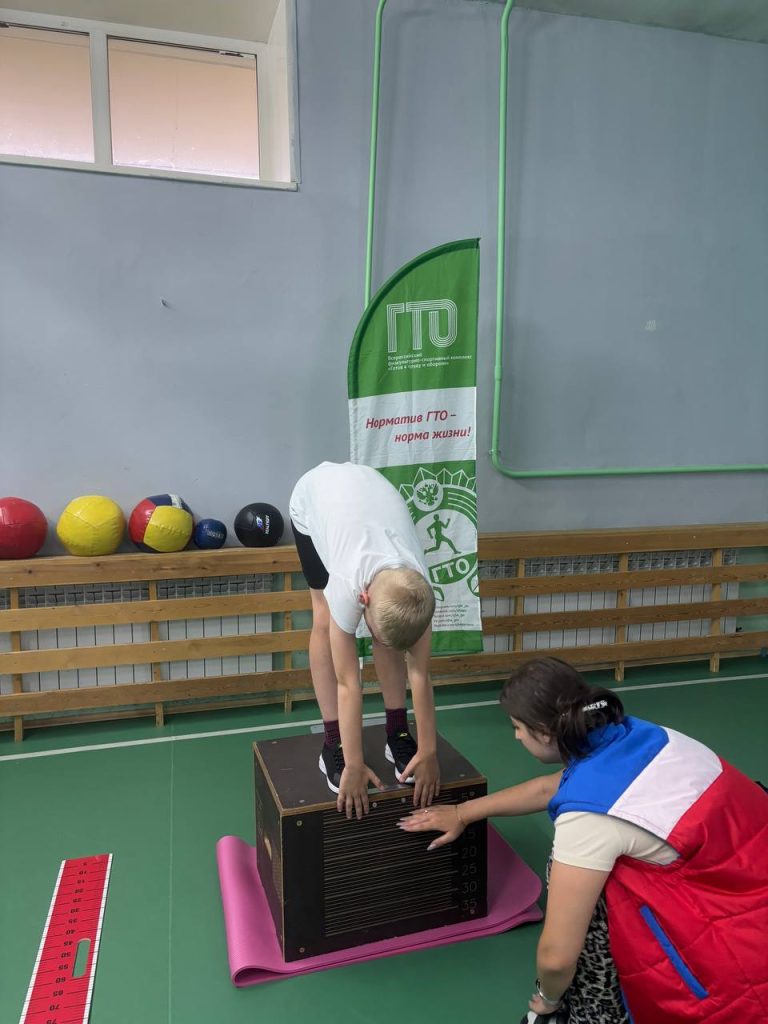 Клубы по месту жительства 25 сентября 2025 года ученик 4-го класса школы №94 города Кемерово, которому всего 10 лет, с блеском выполнил все нормативы Всероссийского физкультурно-спортивного комплекса «Готов к Труду и Обороне» (ГТО) в центре тестирования ГТО МАУ «Клубы по месту жительства», клуб "Восход" 💪