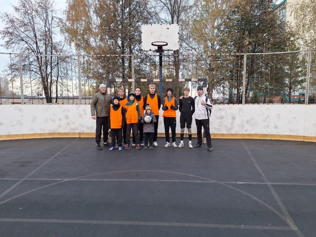 🏆 15 октября 2025 года на базе Дворца творчества Ленинского района состоялся захватывающий районный турнир по мини-футболу, посвящённый Дню отца