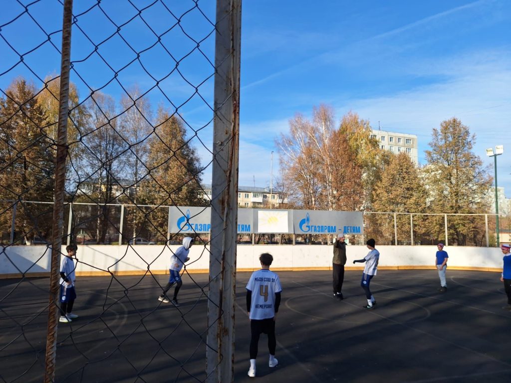 🏆 15 октября 2025 года на базе Дворца творчества Ленинского района состоялся захватывающий районный турнир по мини-футболу, посвящённый Дню отца