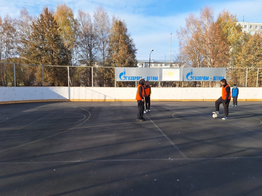 🏆 15 октября 2025 года на базе Дворца творчества Ленинского района состоялся захватывающий районный турнир по мини-футболу, посвящённый Дню отца