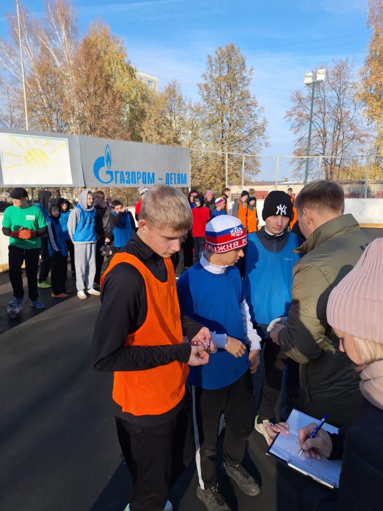 🏆 15 октября 2025 года на базе Дворца творчества Ленинского района состоялся захватывающий районный турнир по мини-футболу, посвящённый Дню отца