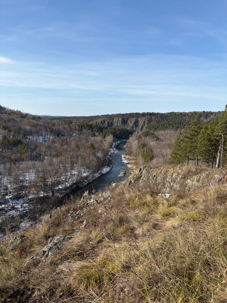 19 октября 2025 года в живописной Новосибирской области, у деревни Верх-Ики, состоялся ультратрейловый забег «Юрманка трейл».