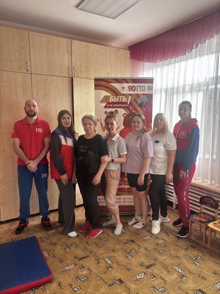 23 октября 2025 года дошкольное учреждение №48 города Кемерово стало центром спортивных событий. В этот день детский сад посетил центр тестирования ГТО МАУ «Клубы по месту жительства», чтобы провести важное мероприятие — приём нормативов Всероссийского физкультурно-спортивного комплекса «Готов к труду и обороне».