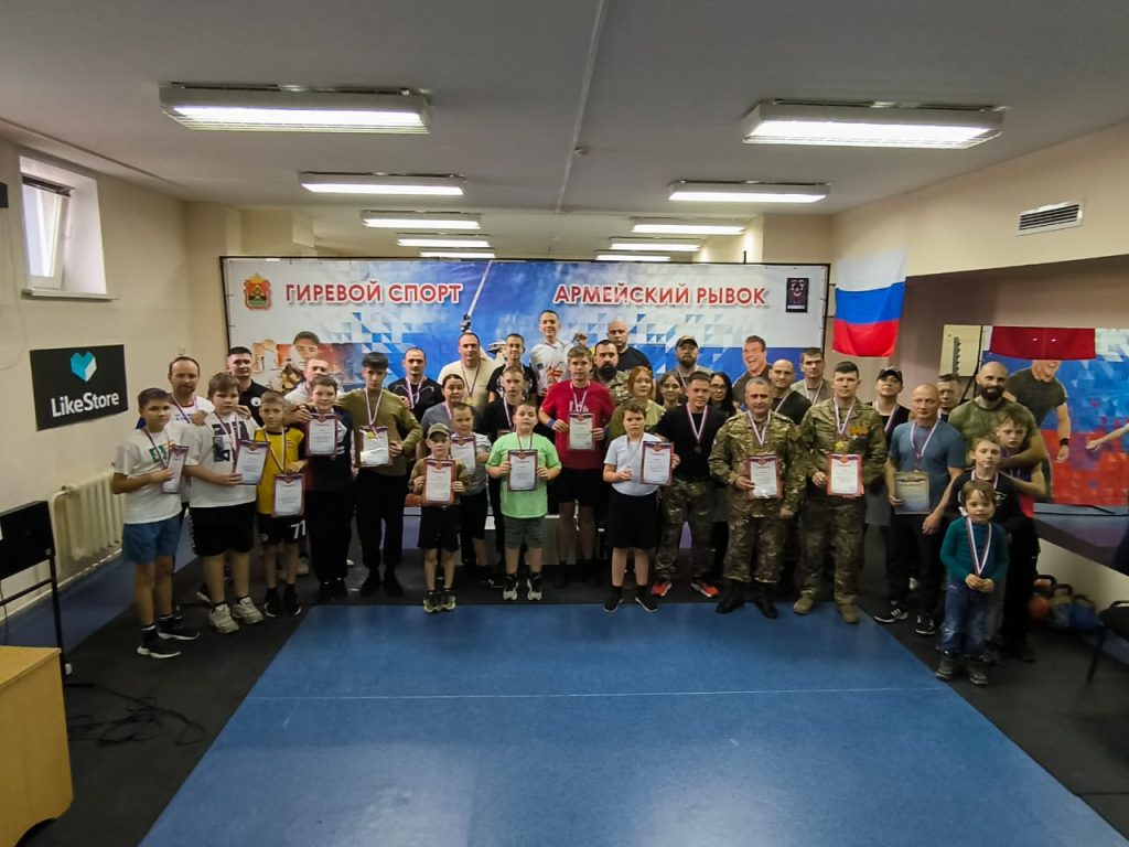 26 октября 2025 года в МАОУ «СОШ №14» состоялся открытый турнир по гиревому спорту в дисциплине «Армейский рывок», посвящённый Дню подразделений специального назначения
