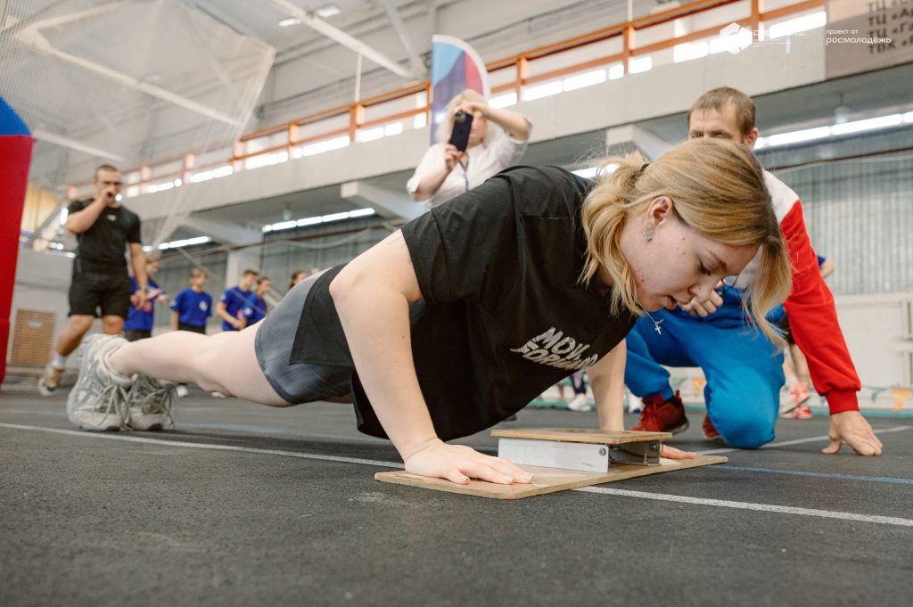 Дорожка многоборья ГТО в Зональном этапе Всероссийского проекта «УниверЛига ГТО» в Сибирском федеральном округе в Барнауле