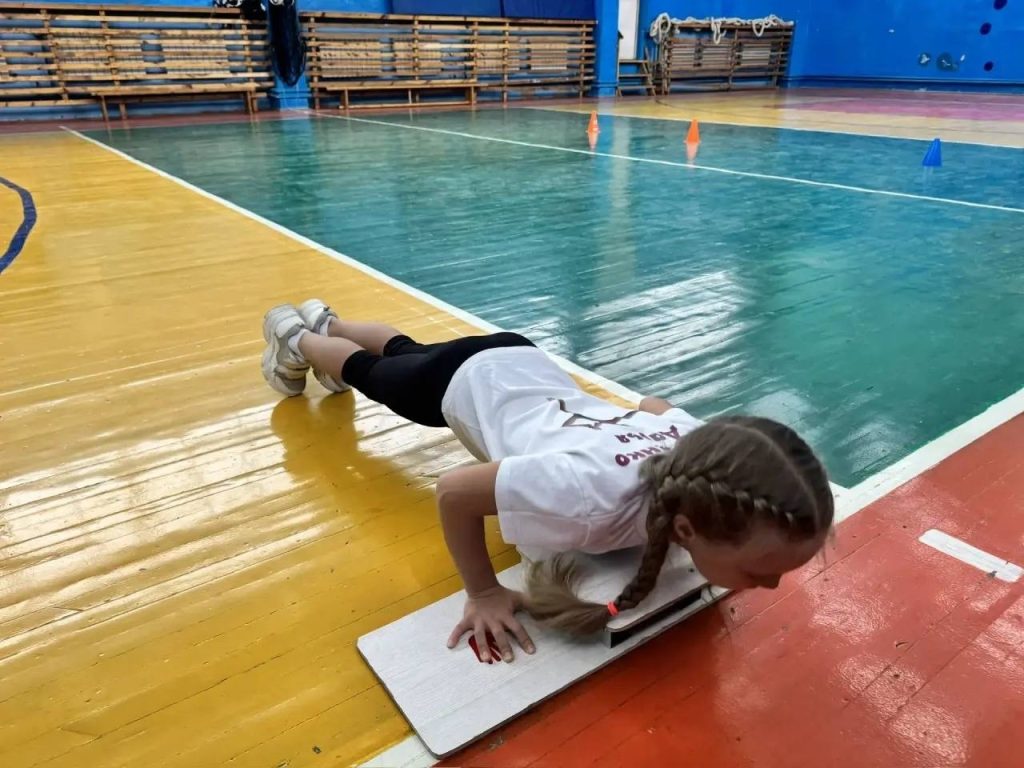 Клубы по месту жительства 🏅 28 октября 2025 года в спортивном клубе "Юниор" школы №31 города Кемерово стартовала спартакиада "Подтянись к движению ГТО"! 🌟