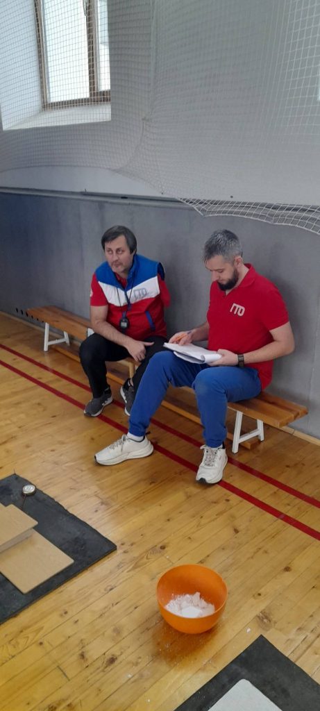 19 ноября 2025 года специалисты центра тестирования ГТО МАУ «Клубы по месту жительства» продолжили принимать  нормативы комплекса ВФСК ГТО у сотрудников ГУ МВД России по Кемеровской области - Кузбассу.