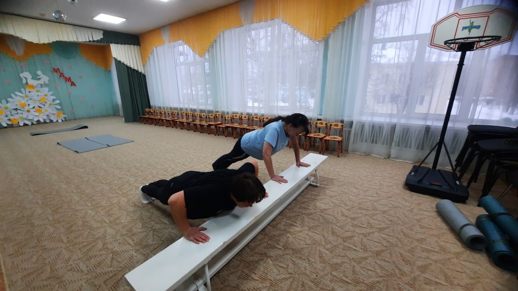 26 ноября 2025 года стало значимой датой для коллектива МБДОУ №124 «Детский сад общеразвивающего вида» города Кемерово. Воспитатели учреждения приняли активное участие в тестировании по выполнению нормативов Всероссийского физкультурно-спортивного комплекса «Готов к труду и обороне» (ГТО)