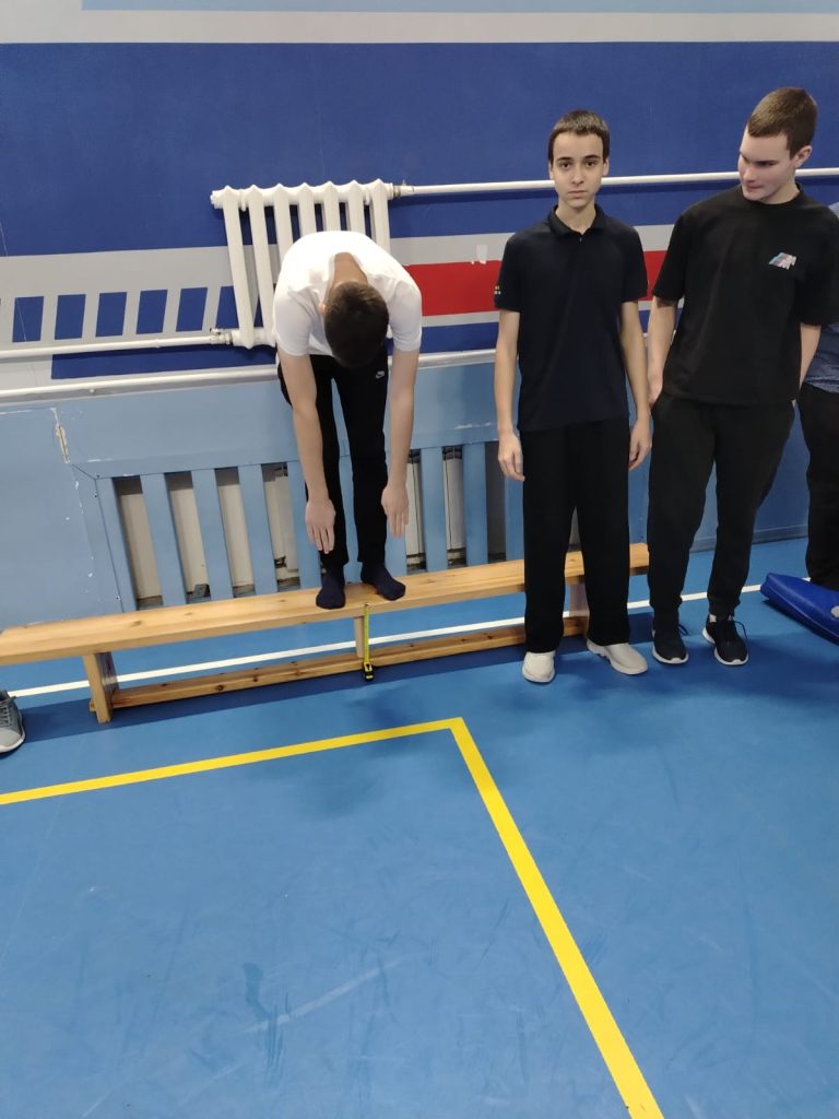 25 ноября 2025 года специалисты центра тестирования ГТО МАУ «Клубы по месту жительства» провели прием нормативов Всероссийского физкультурно-спортивного комплекса (ВФСК) «Готов к труду и обороне» у студентов Кемеровского кооперативного техникума (ККТ).