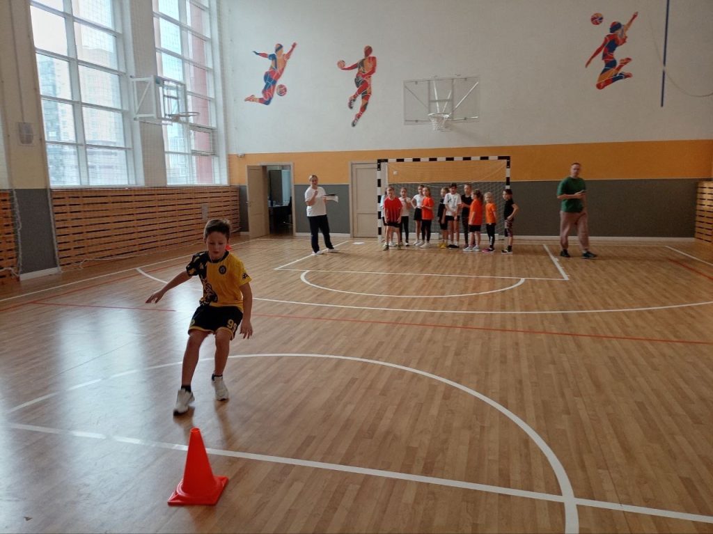 Клубы по месту жительства 10 ноября 2025 года в стенах школы №45 города Кемерово состоялся масштабный «Единый день ГТО»