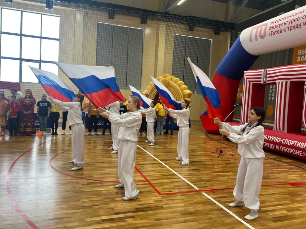 Клубы по месту жительства Сегодня в Гурьевске ярко и торжественно прошел Региональный многонациональный фестиваль ВФСК ГТО «В ГТО мы ЕДИНЫ!», посвященный Дню народного единства! 🌍🤝