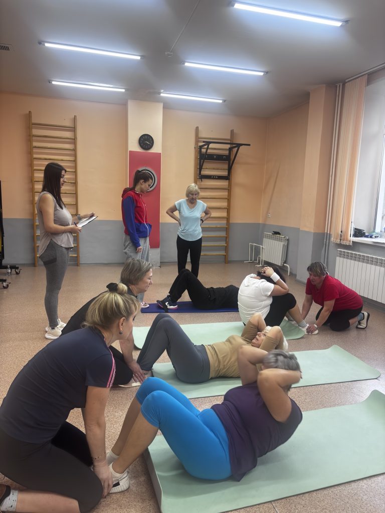 1 ноября 2025 года сотрудники центра тестирования ГТО МАУ "КМЖ" провели оценку физической подготовки среди групп занимающихся фитнесом в клубе по месту жительства "Восход".