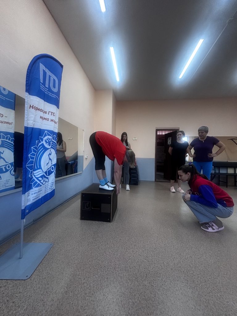 1 ноября 2025 года сотрудники центра тестирования ГТО МАУ "КМЖ" провели оценку физической подготовки среди групп занимающихся фитнесом в клубе по месту жительства "Восход".