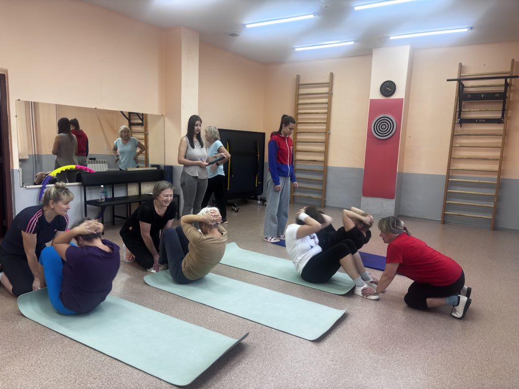 1 ноября 2025 года сотрудники центра тестирования ГТО МАУ "КМЖ" провели оценку физической подготовки среди групп занимающихся фитнесом в клубе по месту жительства "Восход".