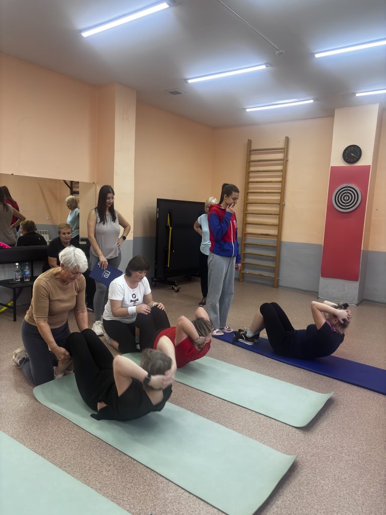 1 ноября 2025 года сотрудники центра тестирования ГТО МАУ "КМЖ" провели оценку физической подготовки среди групп занимающихся фитнесом в клубе по месту жительства "Восход".