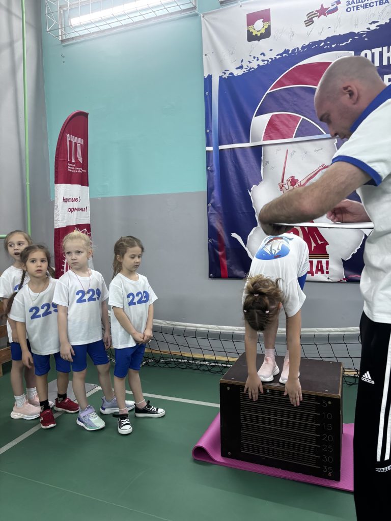 💪 13 ноября 2025 года в клубе по месту жительства «Восход» состоялось важное спортивное событие — «Единый день ГТО» - тестирование по нормативам ГТО для воспитанников детского сада №229 города Кемерово!