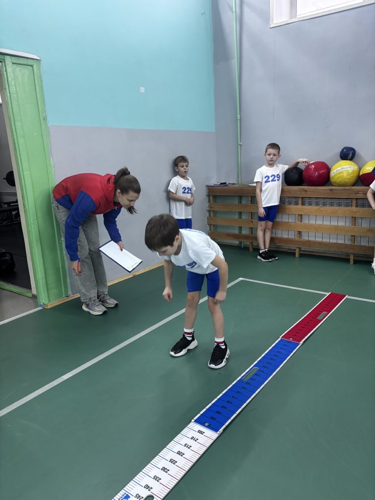 💪 13 ноября 2025 года в клубе по месту жительства «Восход» состоялось важное спортивное событие — «Единый день ГТО» - тестирование по нормативам ГТО для воспитанников детского сада №229 города Кемерово!