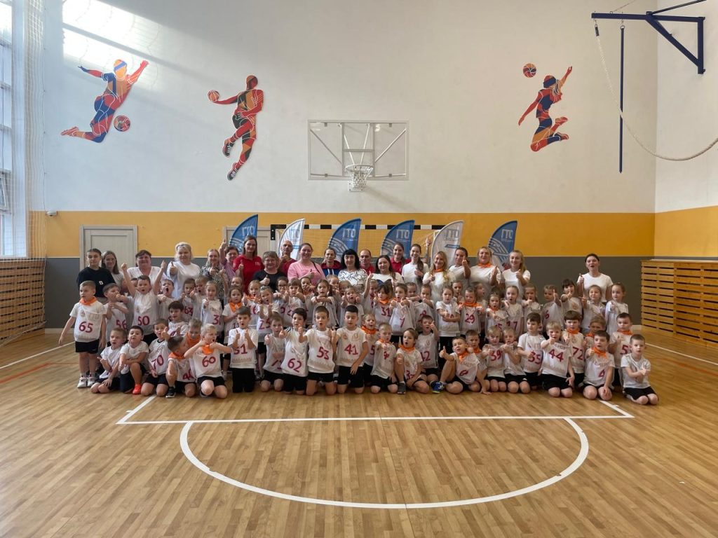 Клубы по месту жительства Более 500 кемеровских школьников выполнили нормативы ГТО за время осенних каникул