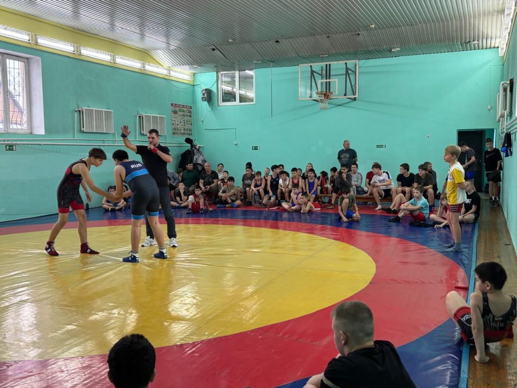 7 ноября 2025 года в клубе по месту жительства «Октябрь» состоялось значимое спортивное событие — открытое первенство по вольной борьбе среди юношей «Спорт против наркотиков» в рамках общероссийской акции "Спорт против наркотиков"