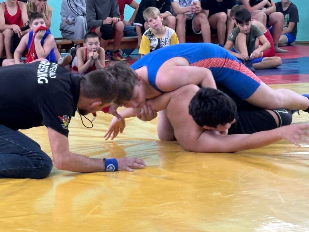 7 ноября 2025 года в клубе по месту жительства «Октябрь» состоялось значимое спортивное событие — открытое первенство по вольной борьбе среди юношей «Спорт против наркотиков» в рамках общероссийской акции "Спорт против наркотиков"