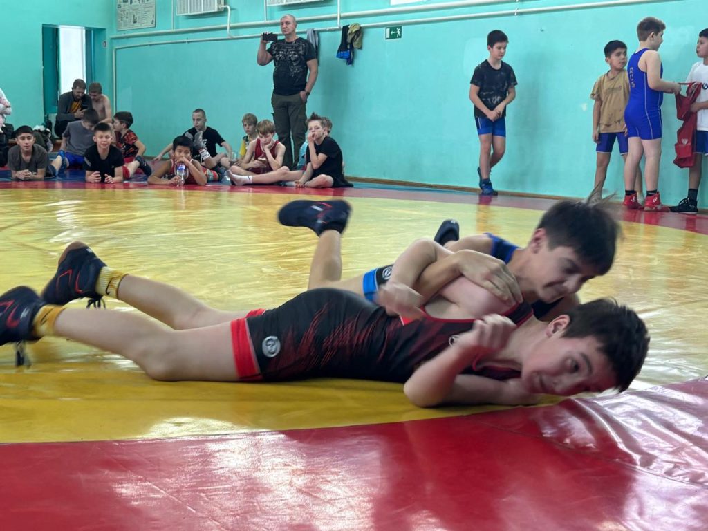 7 ноября 2025 года в клубе по месту жительства «Октябрь» состоялось значимое спортивное событие — открытое первенство по вольной борьбе среди юношей «Спорт против наркотиков» в рамках общероссийской акции "Спорт против наркотиков"