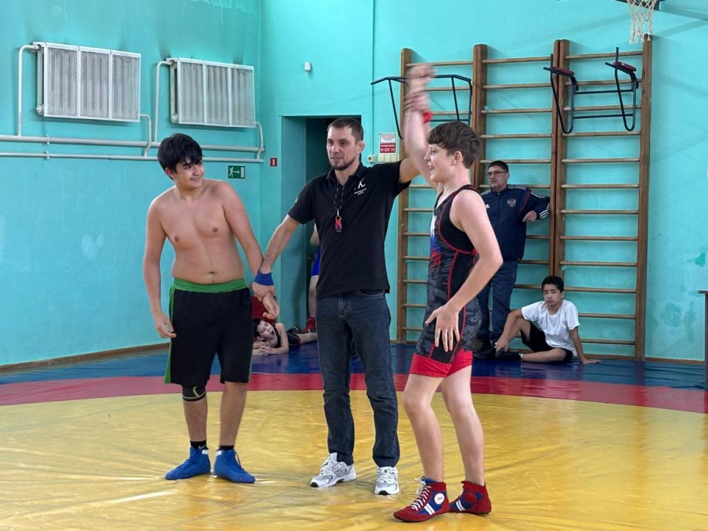 7 ноября 2025 года в клубе по месту жительства «Октябрь» состоялось значимое спортивное событие — открытое первенство по вольной борьбе среди юношей «Спорт против наркотиков» в рамках общероссийской акции "Спорт против наркотиков"